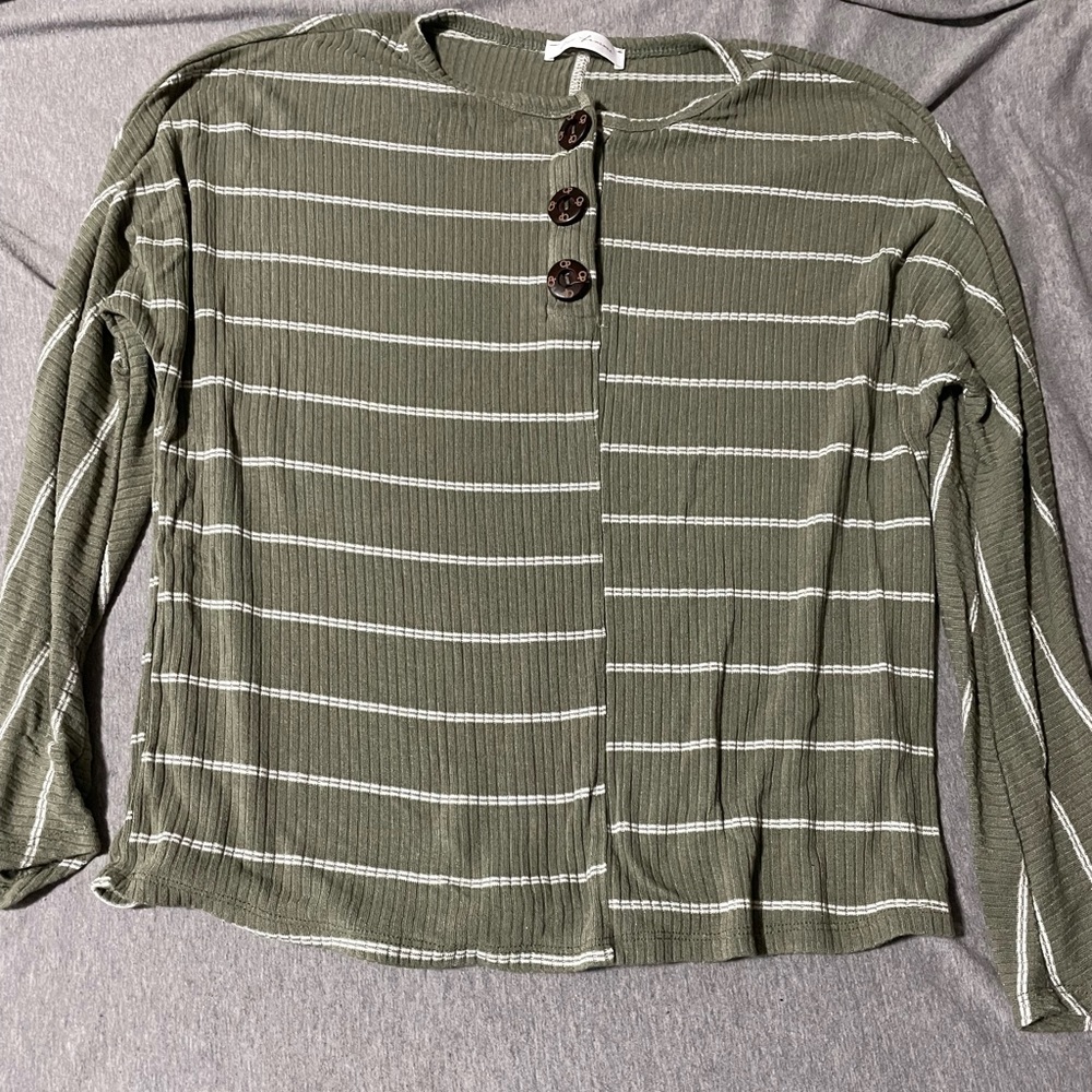 SOLD*8 for $50🌼Long Sleeve Shirt